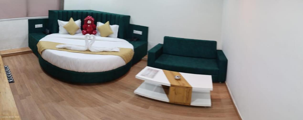 Collection O Hotel Green Park Ананд Екстер'єр фото