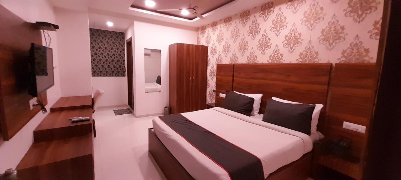 Collection O Hotel Green Park Ананд Екстер'єр фото