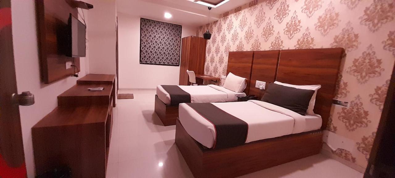 Collection O Hotel Green Park Ананд Екстер'єр фото
