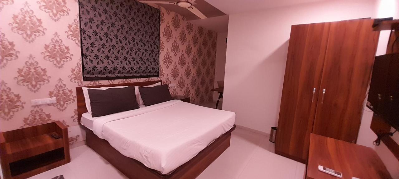 Collection O Hotel Green Park Ананд Екстер'єр фото